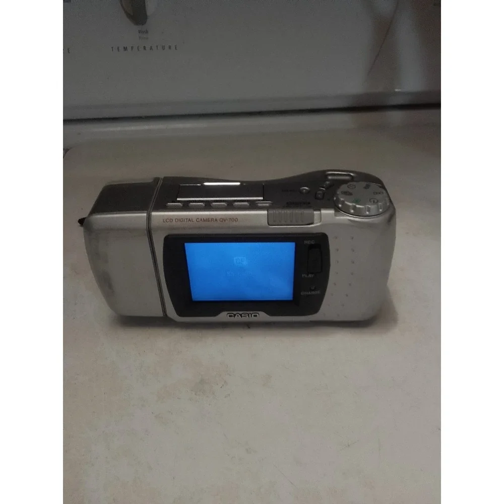 Vintage 1990's Era Casio Point & Shoot Camera Model No# QV-700 Takes Batteries